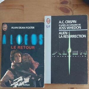 Aliens Le Retour and Alien La Résurrection Books Livre Lot